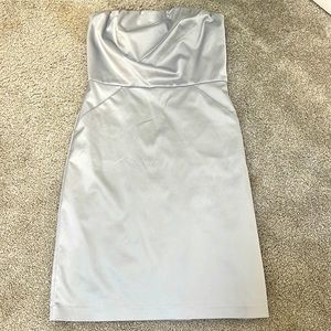 Women’s sleeveless dress with pockets